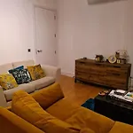 Whole Flat, Centrally Located, Light & Airy