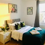 20 Min To Central London- 2 Bedrooms Apartment