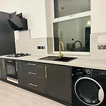 Newly Refurbished 1Bedroom 4 Mins Walk To Crystal Palace Station