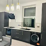 Newly Refurbished 1Bedroom 4 Mins Walk To Crystal Palace Station