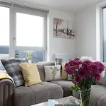 Finsbury Park Penthouse: Luxe City Living
