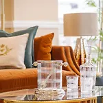 Stylish 2 Bedroom Apartment With Ac In Chiswick London