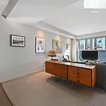 Sleek 2Bd Flat Wterrace - 2 Mins From Farringdon!