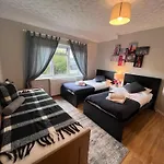 Croydon Apartment With Parking