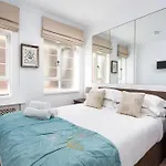 Chic Apartment - Fabulous Central Location In Zone 1
