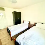 Comfy Two Bedroom Flat Edgeware Road In Central London