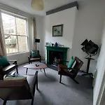 Large Serene Victorian Abode In Central London