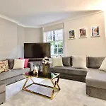 Kensington Apartment, Breakfast, 2 Baths