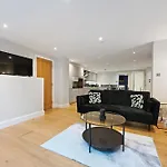 Stunning 2 Bed Basement Flat In Hammersmith