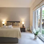 Kensington Apartment, Breakfast, 2 Baths