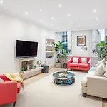 Casa Italia Near Hyde Park & Kensington High Street - Wifi & Washing Machine - Free Luggage Storage Available Nearby