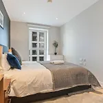 Elegant 2Br Flat On 20Th Floor Near Many Attractions