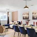 Stylish 3 Bed In Central London - Garden
