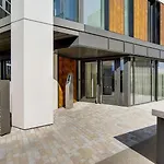 Luxury 1 Bed Apartment With Balcony