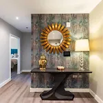 Showroom Splendour, Luxe London Elegance