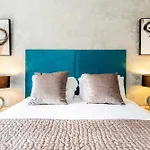 Showroom Splendour, Luxe London Elegance