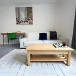 Spacious Quiet Stylish Entire Flat