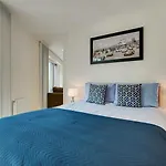 Luxury 1 Bed Apartment With Balcony