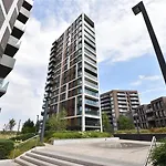 Luxury 1 Bed Apartment With Balcony