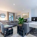 Elegant 2Bd Flat 5 Mins To Kensington Gardens!