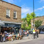 Entire 2 Bedroom House In Hackney
