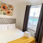 Lovely 2-Bed Flat In London