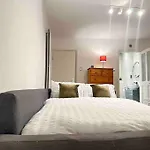 Spacious 1Br Flat With Private Bath And Kitchen In Canary Wharf 2