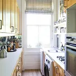 Beautiful And Spacious Kensington Flat