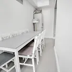 7 Bedroom House With Garden