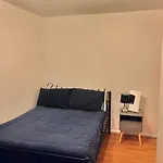 Entire 2 Bedroom House In Hackney