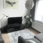 Entire 2 Bedroom House In Hackney