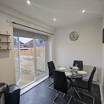 The Manor Guest House In Wembley