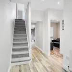 7 Bedroom House With Garden