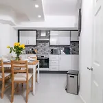 Chic 2-Bedroom Retreat In The Heart Of Westminster