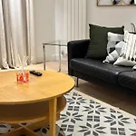 Docklands Stunning 2 Bed Apartment London