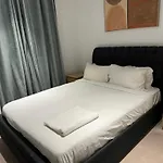 Docklands Stunning 2 Bed Apartment London