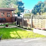 Gorgeous One Bedroom Apartment With Jacuzzi Bath