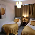Luxury 3 Bedroom Home In City