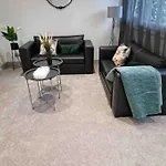Luxury 3 Bedroom Home In City