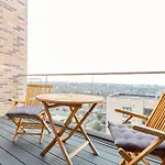 Modern New 2Br Wviews & Balcony In Wandsworth