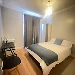 Dalston\'S Rooms