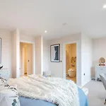 Kings Mews Elegance: City Sparrow\'S Premier 3-Bedroom Residences