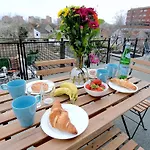 2 Bed Terraced Flat Piccadilly Line