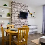 Central Ground Floor Flat Free Parking