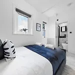 Modern 2 Bed Apartment - Sleeps 5 - Near London Zoo, Camden Market, Primrose Hill - Central London - Nw3 Finchley Road
