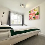 Spacious Quiet Stylish Entire Flat