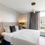 Showroom Splendour, Luxe London Elegance