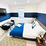 High Standard Central Studios Perfect For Tourists!