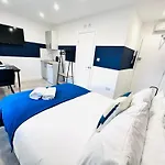 High Standard Central Studios Perfect For Tourists!
