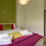 The Zenscape - Chic 2 Bedroom Apartment In Covent Garden L Sleeps 6 With Sofa Bed L Prime Location Plus Free Wifi L Perfect For Business & Leisure Travelers L 15Percent Off Weekly & 20Percent Off Monthly Stays!